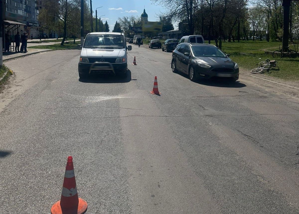 У Шептицькому водій мікроавтобуса Mercedes-Benz на смерть збив 64-річного велосипедиста 