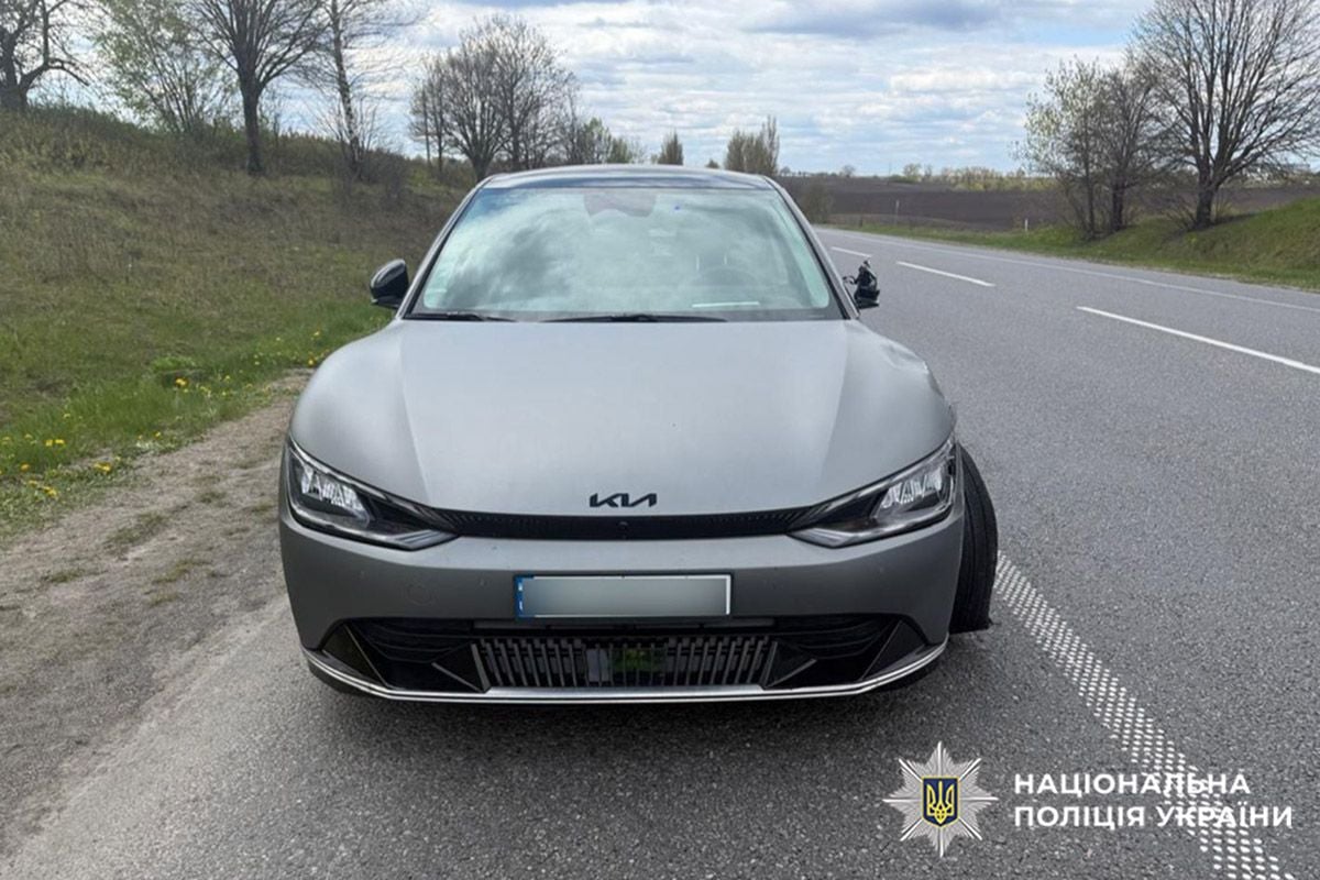 За кермом Kia перебувала 48-річна львівʼянка (фото поліції)