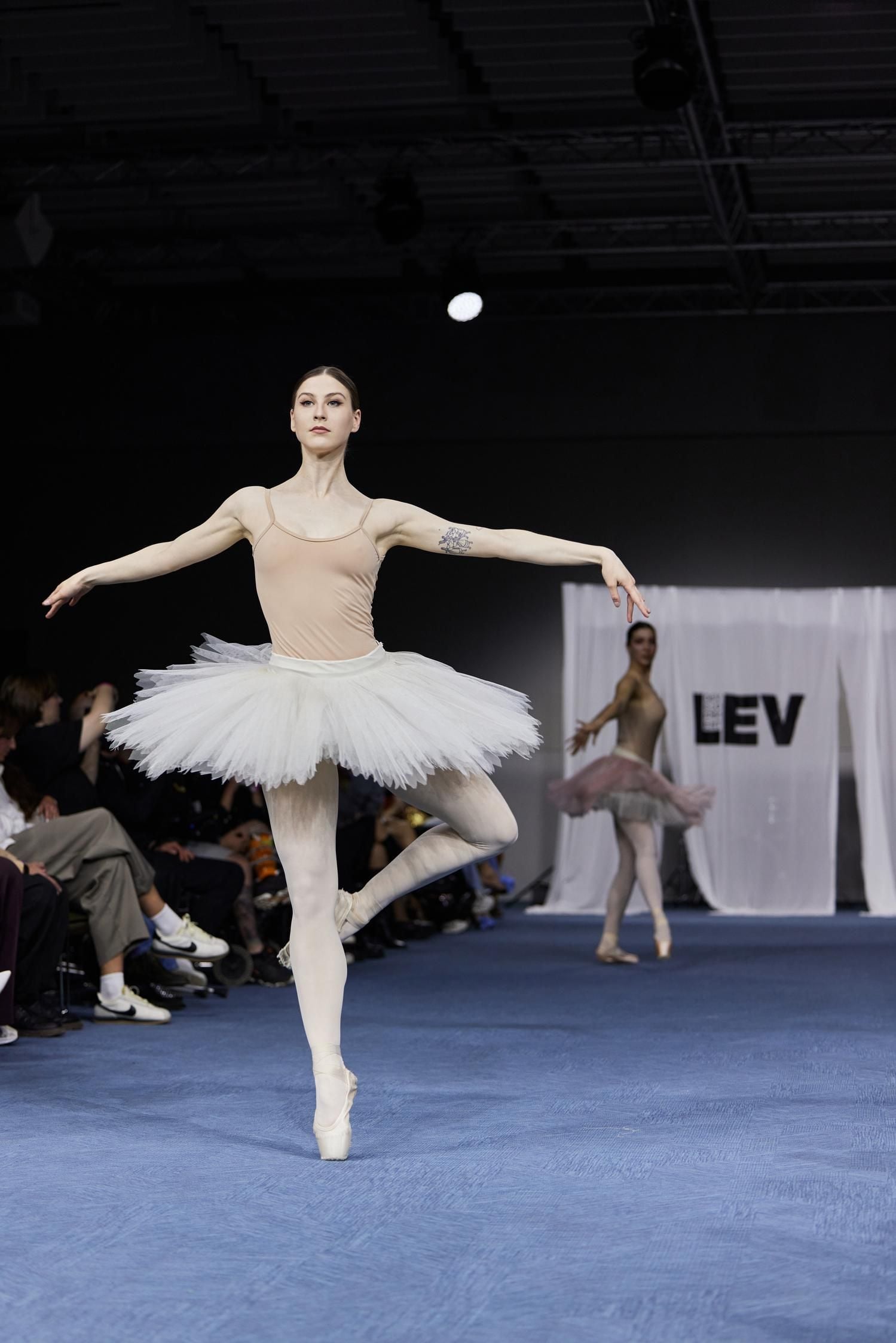 Рух, що створює форму: артперформанс LEV Development і Starchak на Lviv Fashion Week