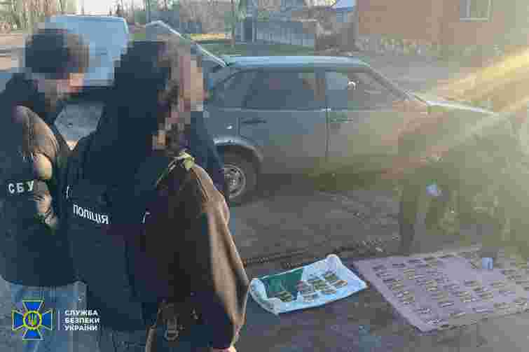 СБУ викрила у двох областях дезертирів на спробі продати трофейну зброю