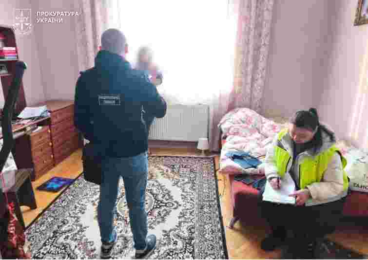 Таксистку з Івано-Франківська викрили в сутенерстві