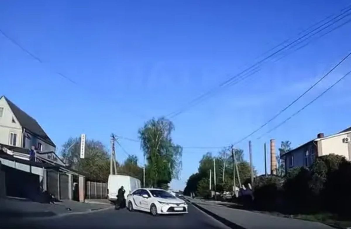 Біля Луцька патрульний пострілами зупинив Mercedes, який збив його напарника