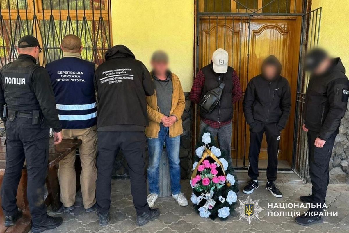 Під час спроби втечі в Румунію затримали львів'янина з поховальним вінком