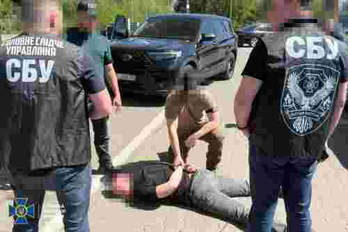 Начальник Житомирського ОТЦК вимагав гроші у підприємця за непризов його працівників