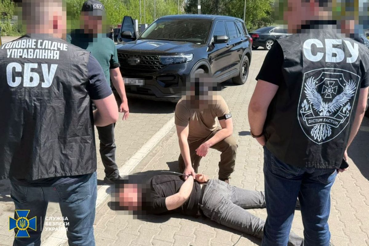 Начальник Житомирського ОТЦК вимагав гроші у підприємця за непризов його працівників