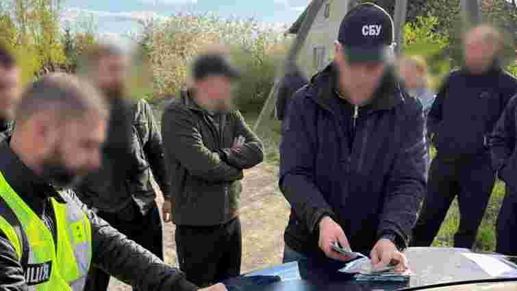 Посадовця ЦНАПу на Прикарпатті затримали під час отримання хабаря від підприємця