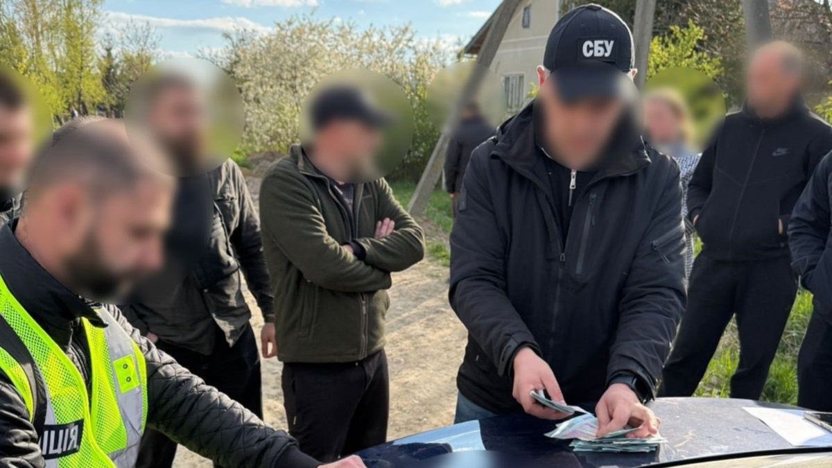 Посадовця ЦНАПу на Прикарпатті затримали під час отримання хабаря від підприємця