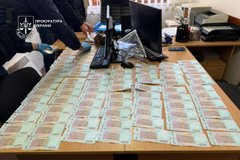Посадовець Держекоінспекції Закарпаття вимагав за працевлаштування 3 тис. доларів