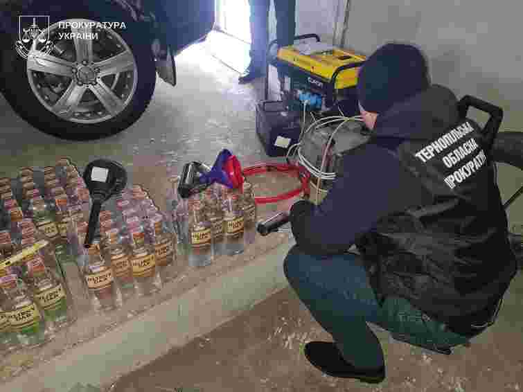 Чотирьох жителів Тернопільщини судили за продаж та зберігання алкоголю на складах лікарні