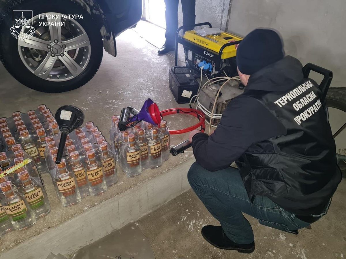 Чотирьох жителів Тернопільщини судили за продаж та зберігання алкоголю на складах лікарні