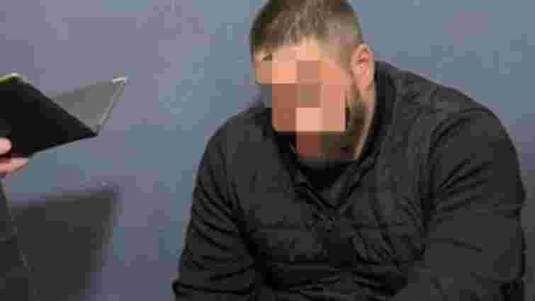 Підозрюваного у жорстокому побитті військового відправили на гауптвахту, ЗМІ назвали його ім’я