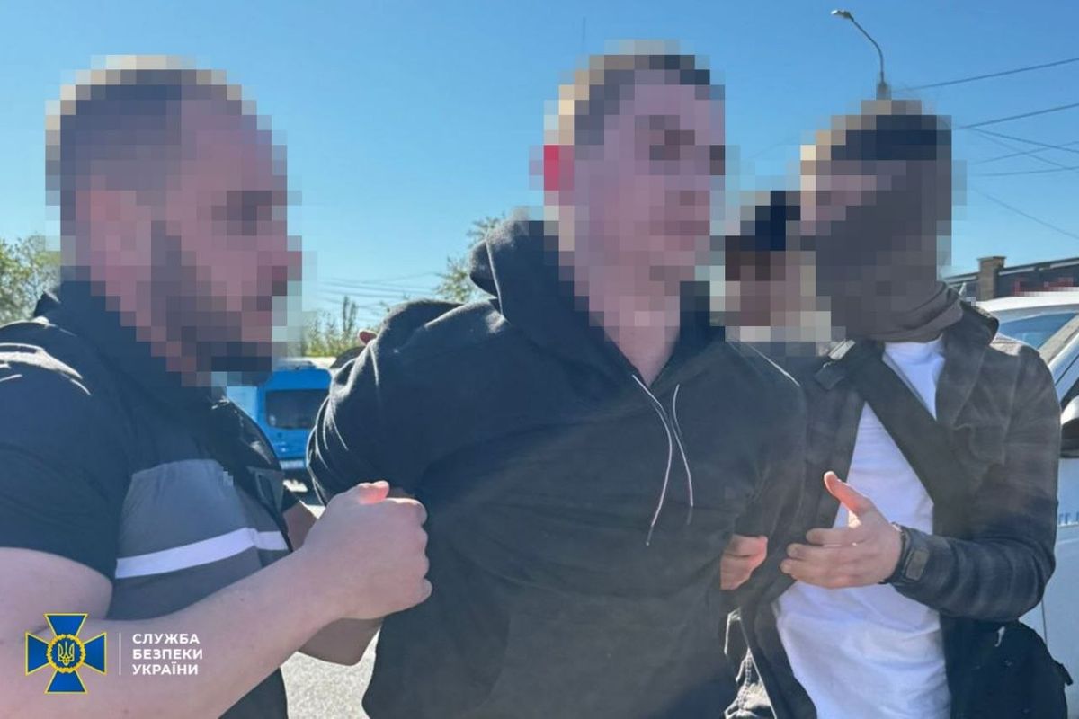 СБУ затримала двох підозрюваних у підриві авто військовослужбовця у Дніпрі