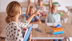 Львівський суд оштрафував матір школяра за образи вчителів на уроках
