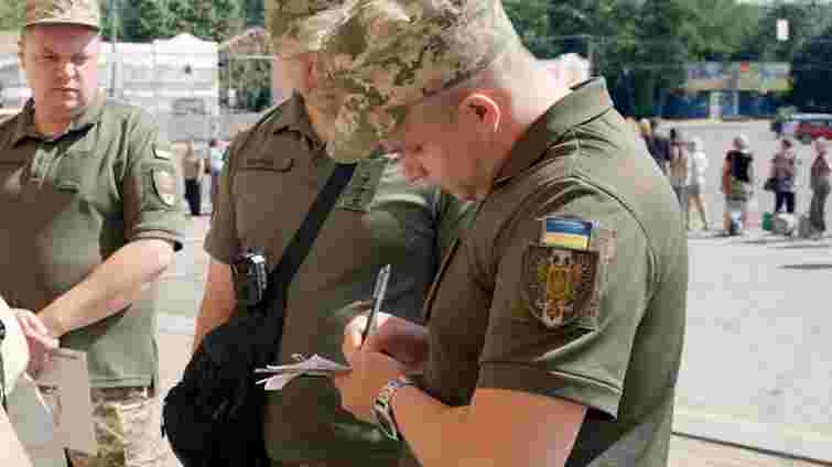 На Одещині військовозобовʼязаний у розшуку напав з ножем на двох співробітників ТЦК