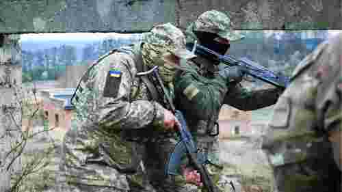 Кабмін розглядає запровадження системи додаткової плати військовим на фронті