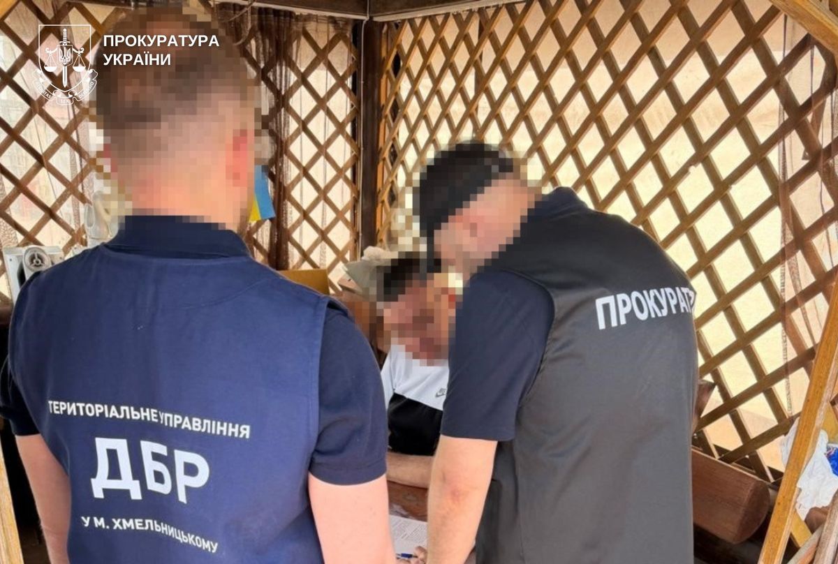 Посадовця міграційної служби Хмельниччини судитимуть за брехню у декларації на 13,7 млн грн