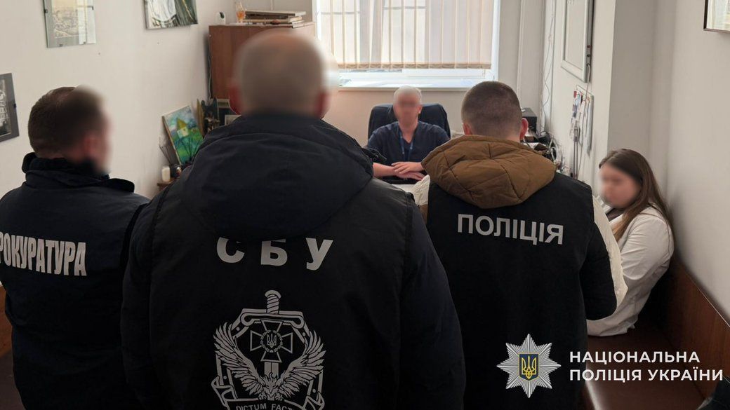 Фото із викриття Омеляна Синенького
