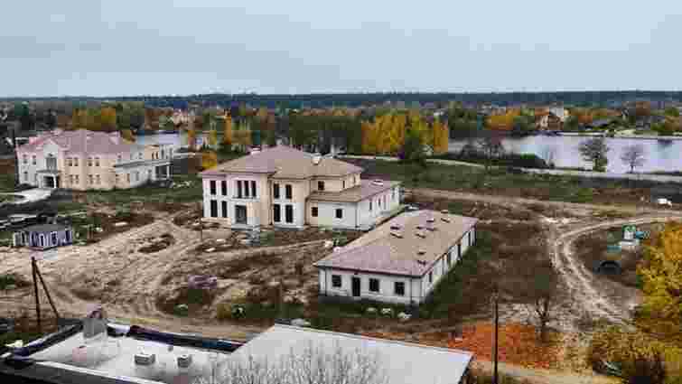 НАБУ оголосили нові підозри у відмиванні 460 млн грн на будівництві резиденцій під Києвом