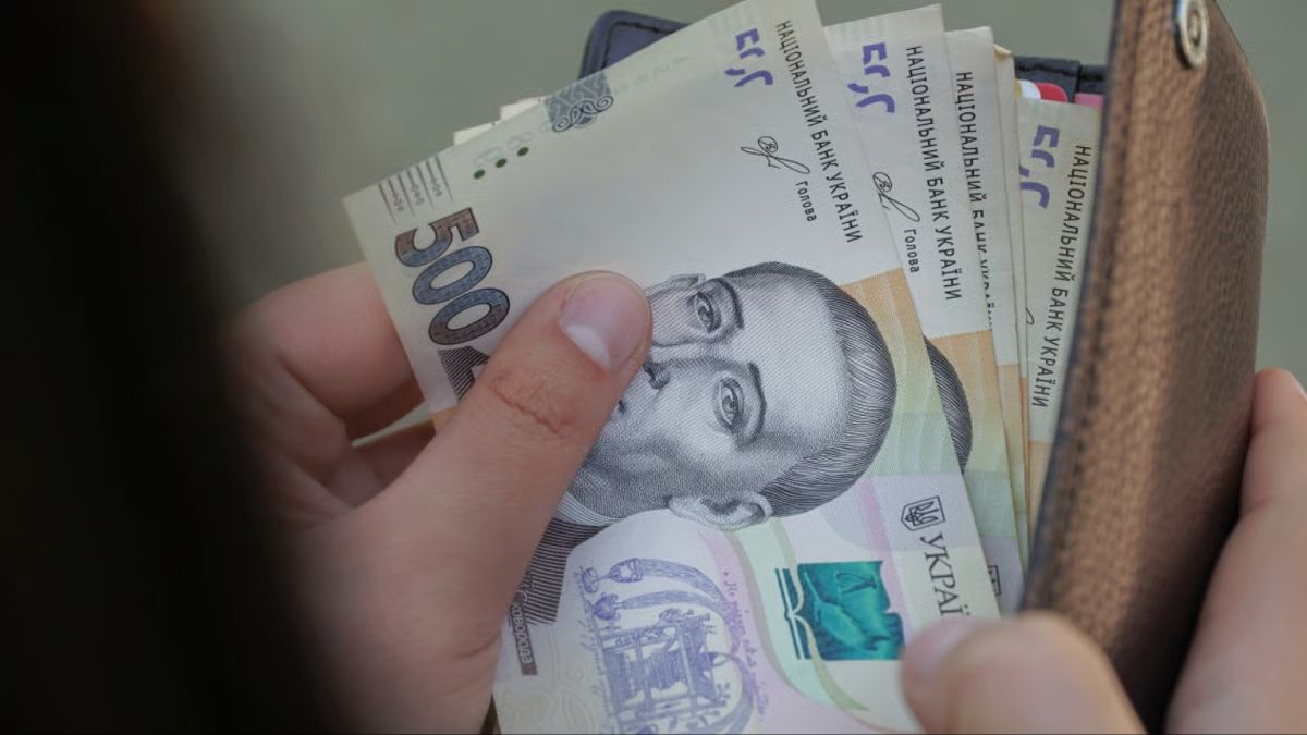 Керівниця відділення «Укрпошти» грала в онлайн-казино на пенсії закарпатців