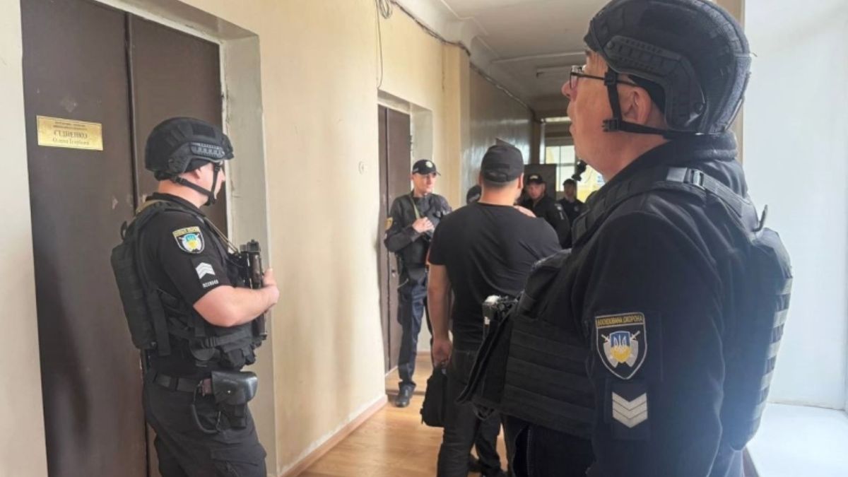 На Кіровоградщині заступник міського голови зчинив стрілянину у приміщенні міськради