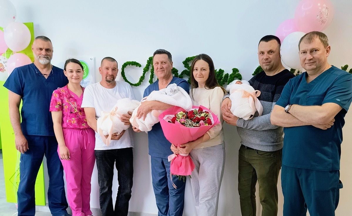 Команда лікарів, яка допомогла трійні з'явитися на світ