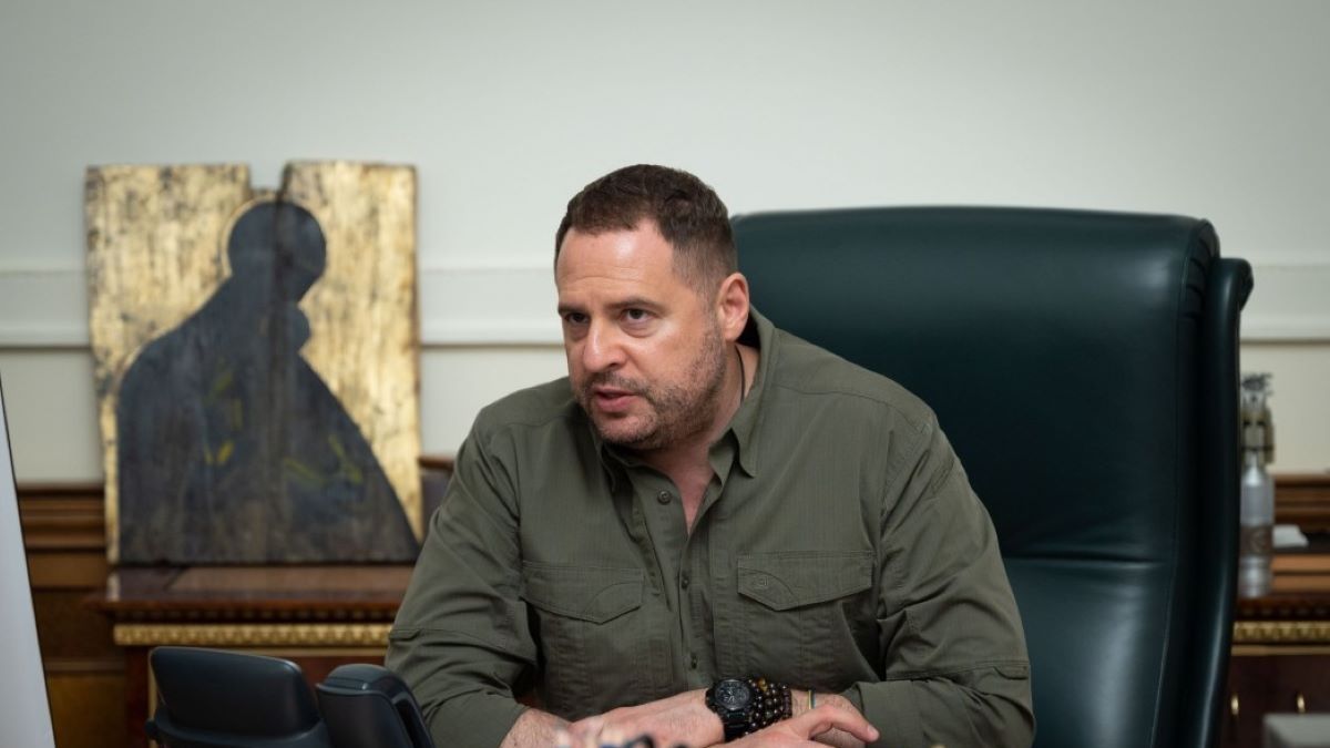 Ворожка радила Андрію Єрмаку втекти за кордон
