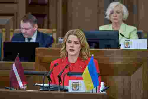 Премʼєр-міністерка Латвії оголосила про відставку з посади