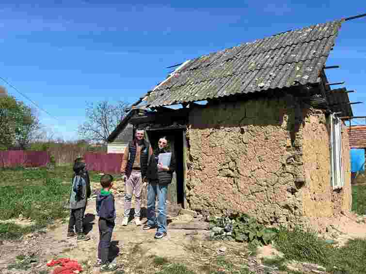 На Закарпатті виявили родину з 13 дітьми, які ніколи не ходили до школи