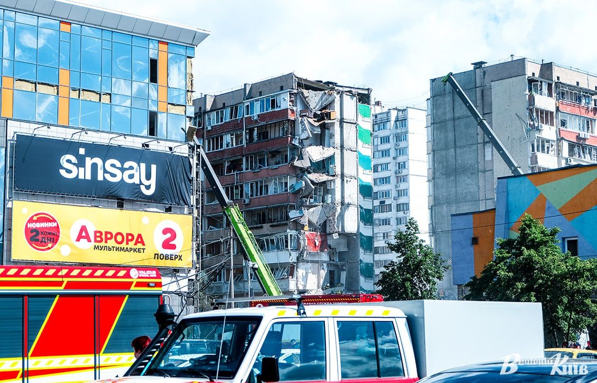 У Києві внаслідок атаки пошкоджено ТЦ, бізнес-центри та офіс виробника дронів 