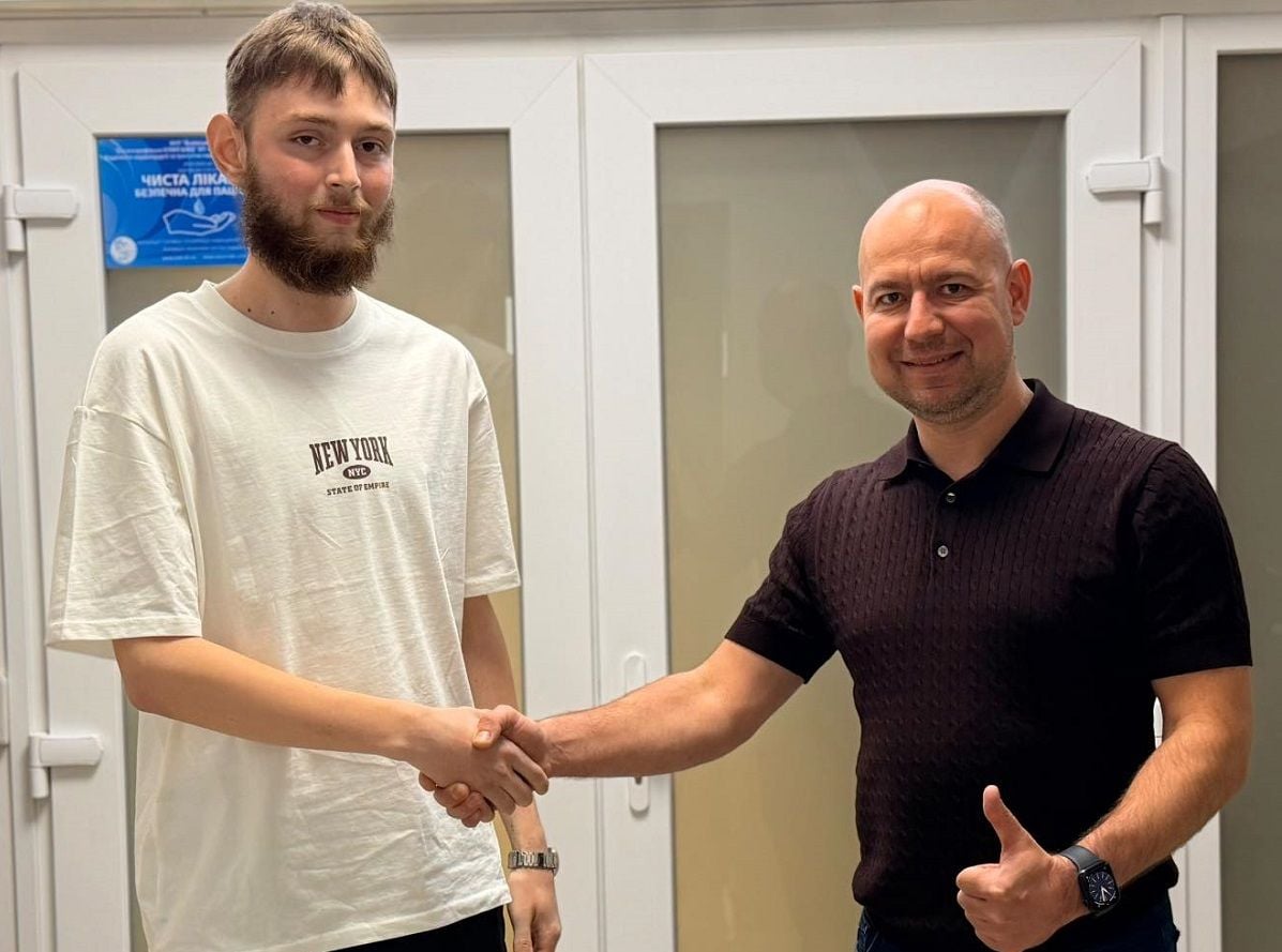 18-річний Максим з кардіохірургом Романом Домашичем