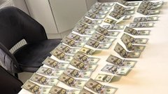 Посадовець Нацполіції на Прикарпатті шантажем мобілізацією вимагав у підприємця 5 тис. доларів