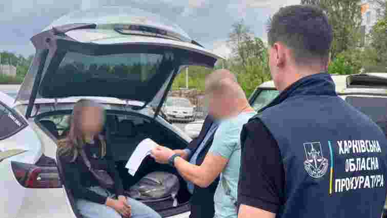 Автоблогерку з Харкова викрили на продажі ввезених для ЗСУ авто