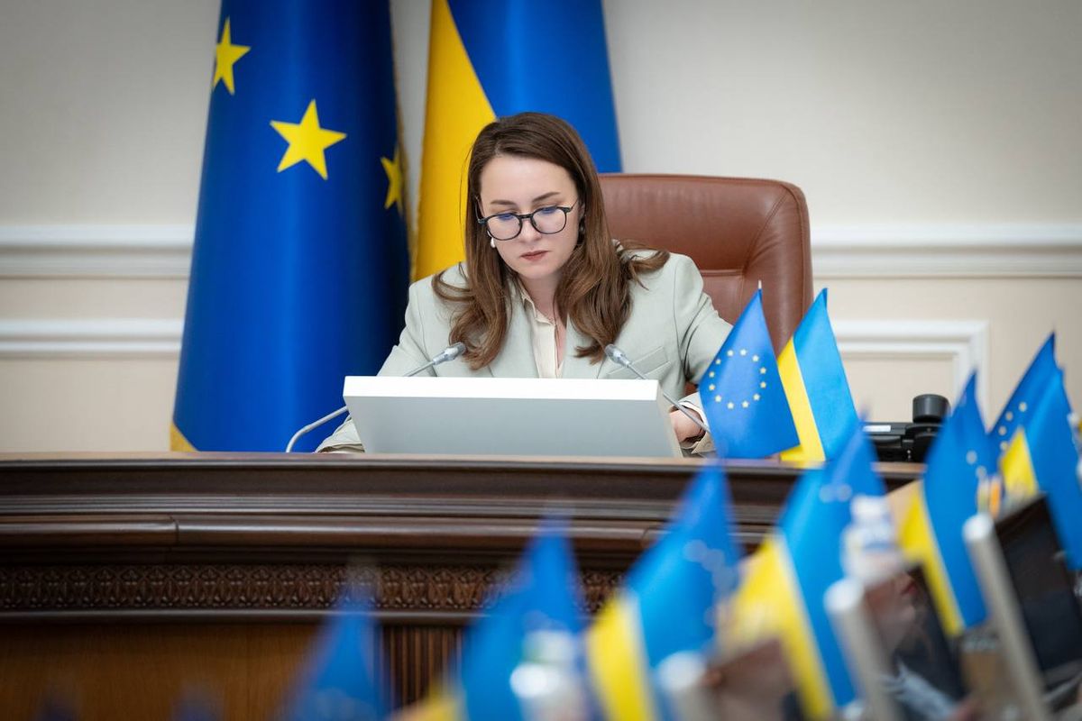 Кабінет міністрів дозволив виїжджати за кордон всім жінкам