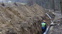 «Львівводоканал» будує новий водопровід в селі Зашків біля Львова. Фото дня