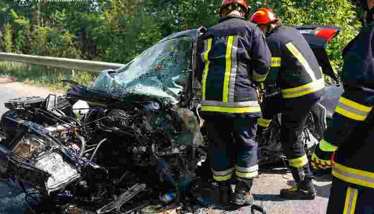 Біля Тернополя унаслідок зіткнення з вантажівкою загинув водій Audi