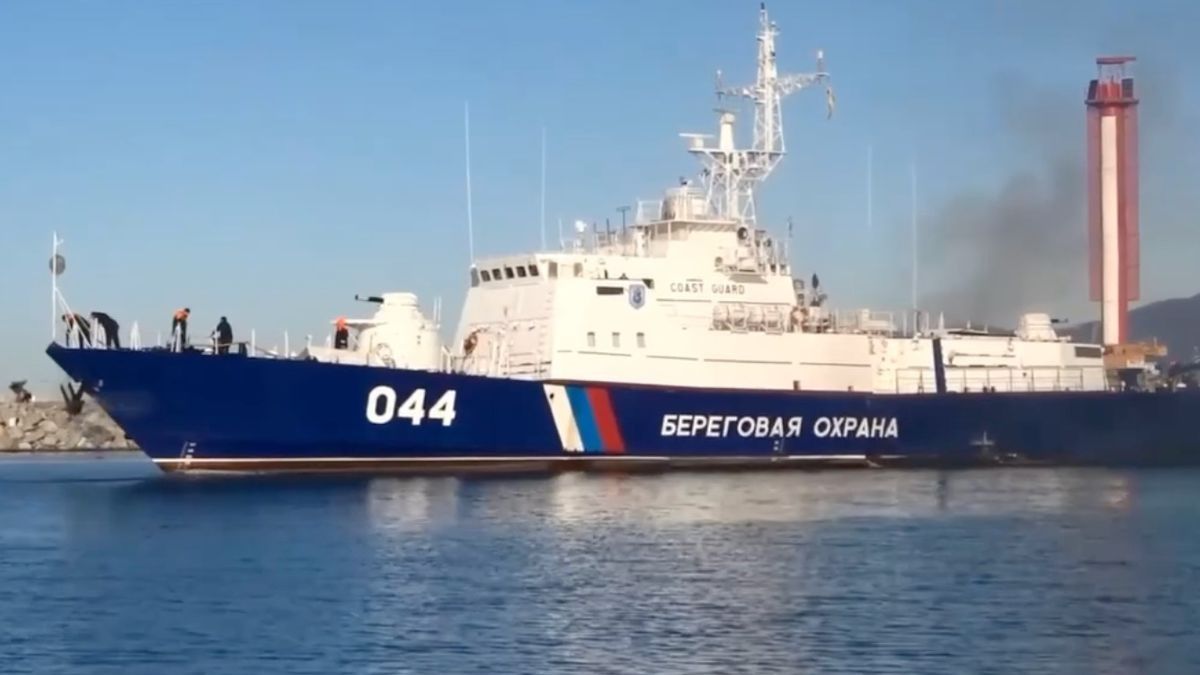 Українські безпілотники уразили російський катер за майже 1000 км від фронту