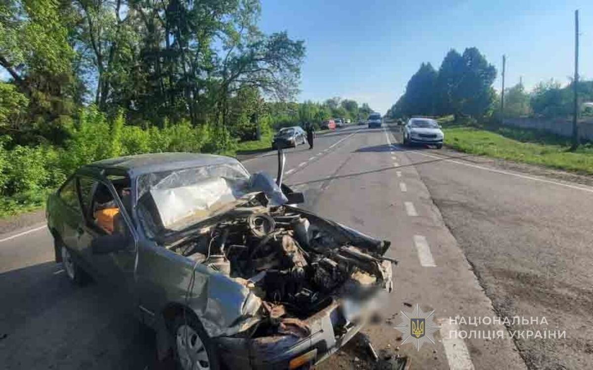 Легковик зіткнувся з автобусом на Волині, постраждали четверо дітей
