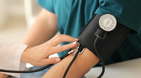 Як знизити артеріальний тиск природним шляхом: 10 доступних способів