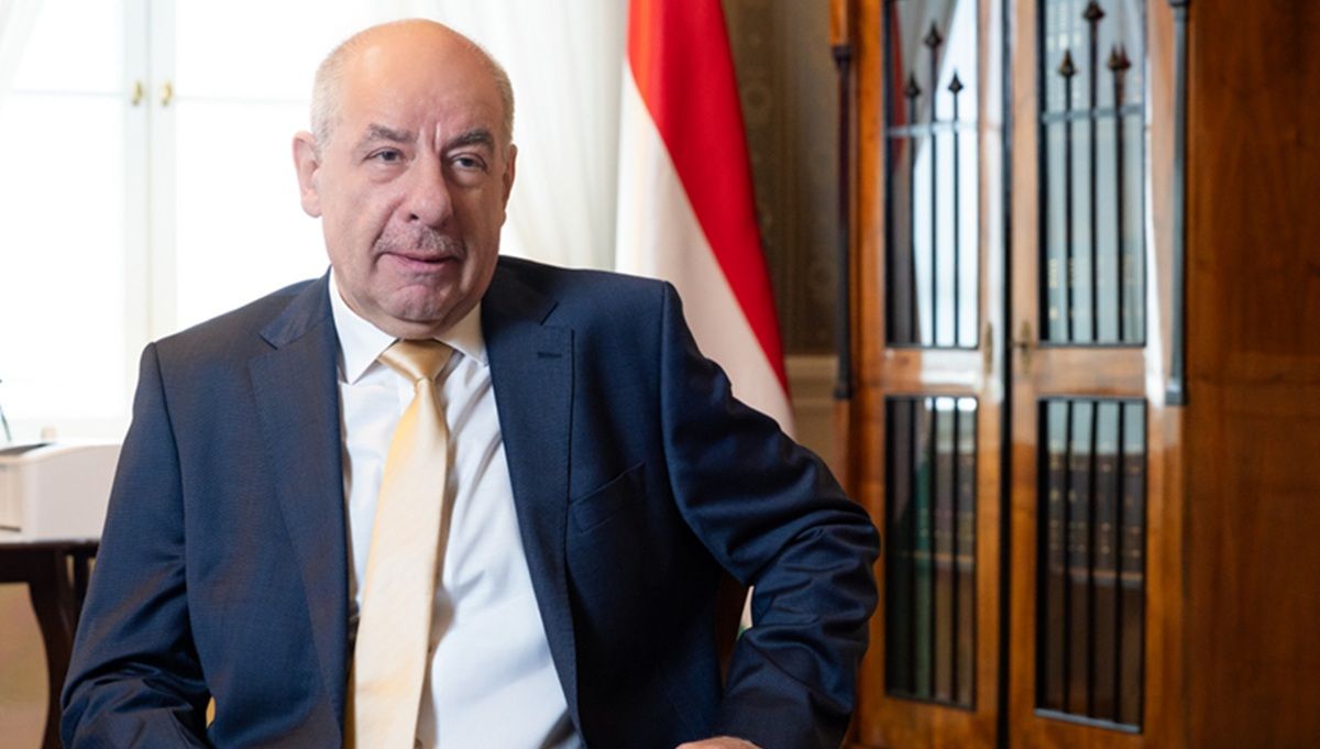 Президент Угорщини відмовився йти у відставку на вимогу Мадяра