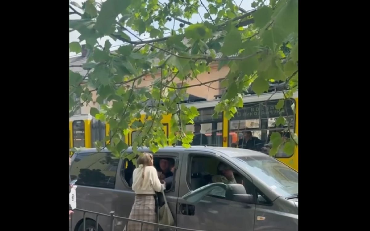 У Львівському ТЦК прокоментували напад на бус і звільнення військовозобов’язаного