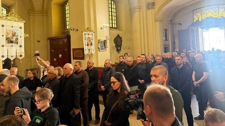 У Львові прощаються з народним депутатом Степаном Кубівим. Фото дня