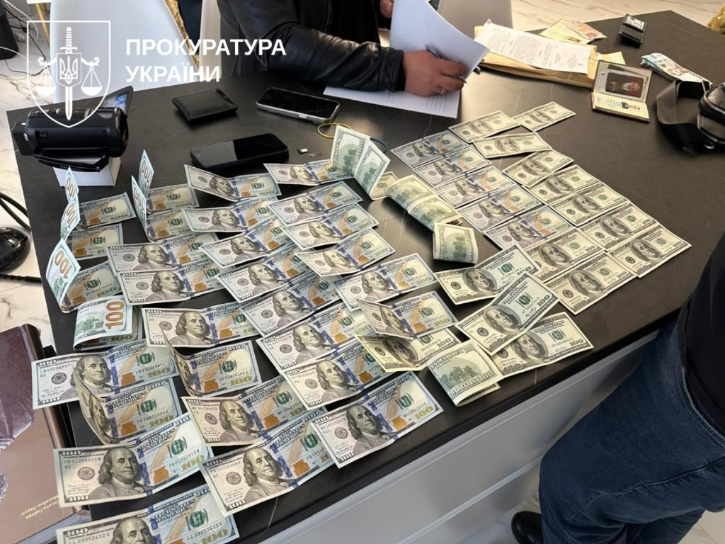 Гроші, знайдені під час обшуків