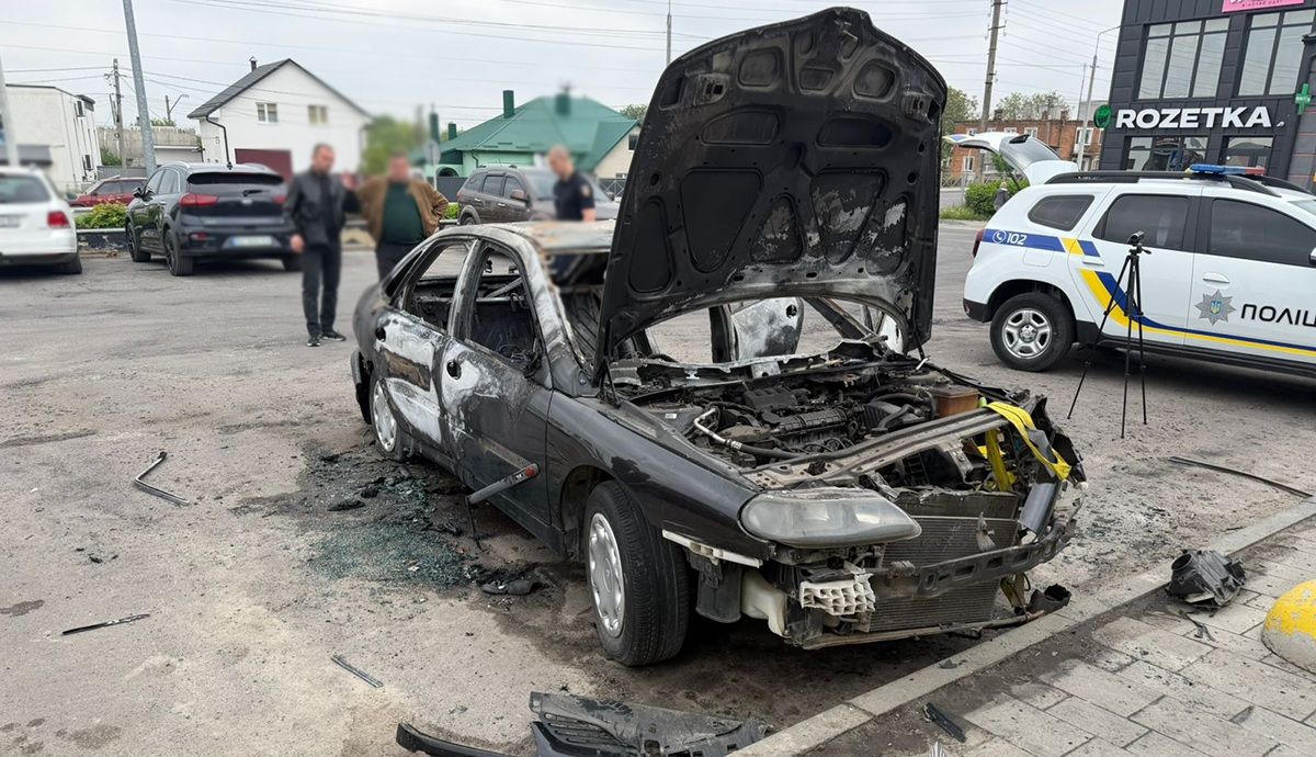 У Кременці 14-річний школяр напідпитку спалив покинутий автомобіль
