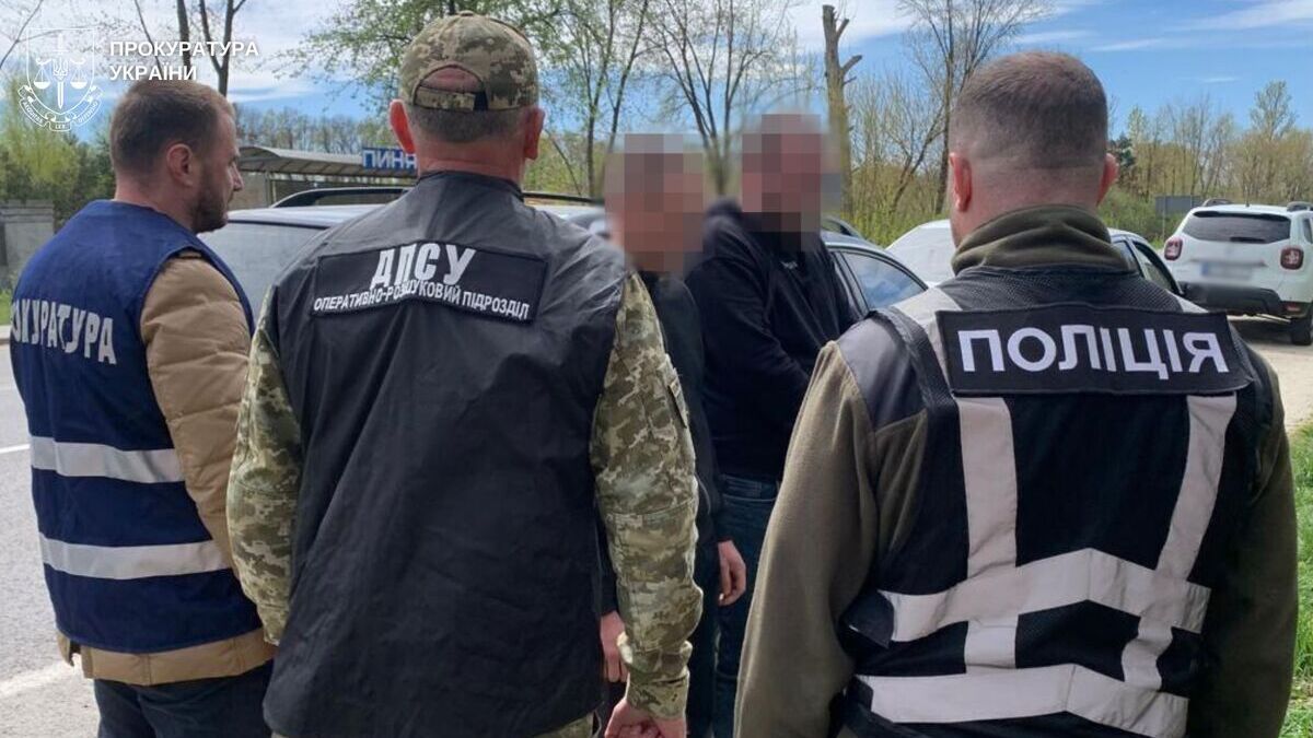 На Львівщині колишній військовий з другом допомагали ухилянтам тікати за кордон