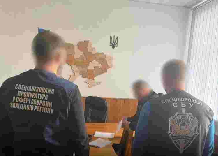 Посадовець районного ТЦК Буковини за 9 тис. доларів оформляв документи про непридатність
