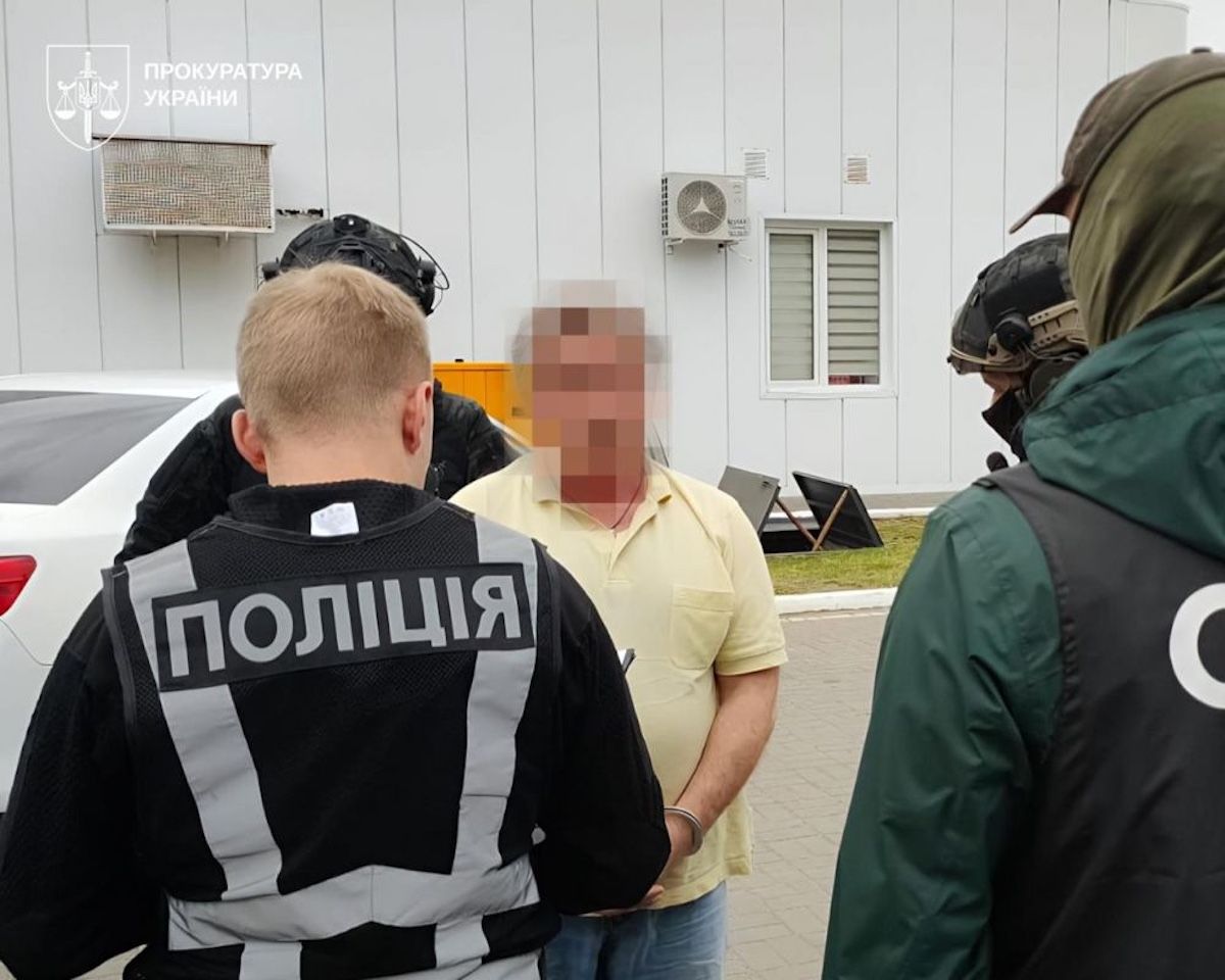 У Києві та Миколаєві викрили лікарів-близнюків на схемі з фіктивною інвалідністю