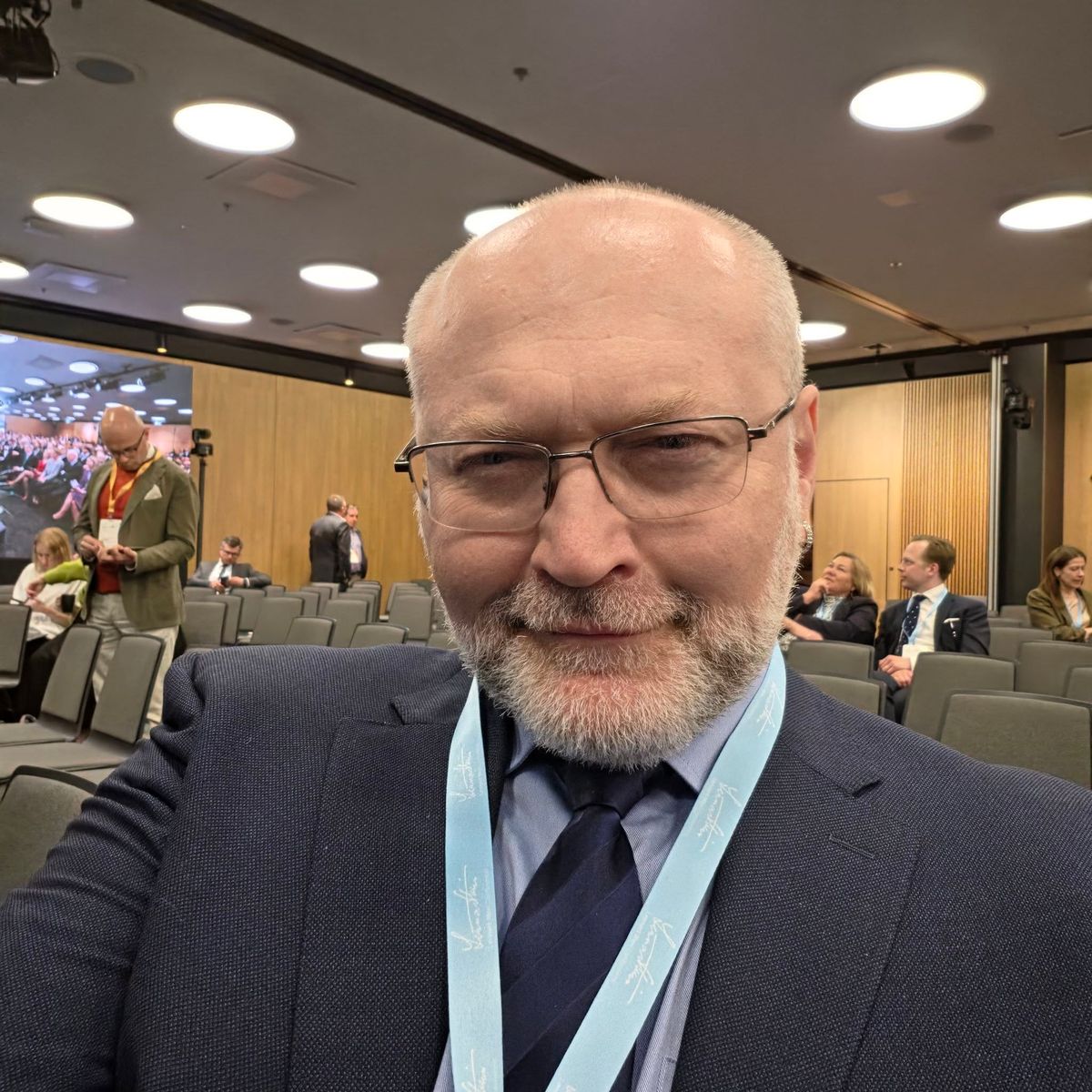 Суд у Відні зобовʼязав екснардепа Березу видалити дописи про виведення грошей через «Ощадбанк»