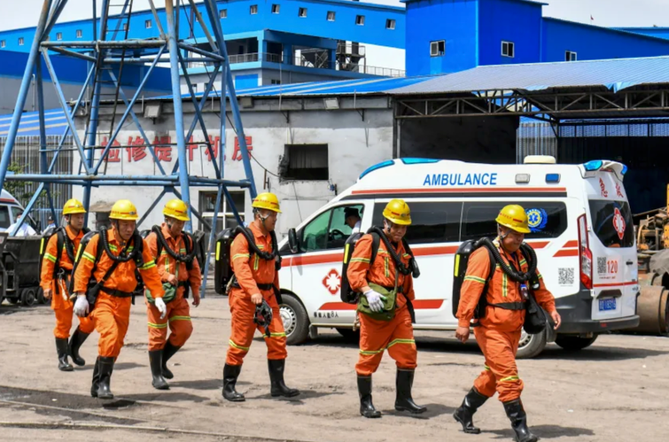 Внаслідок вибуху газу на шахті в Китаї загинули щонайменше 90 шахтарів