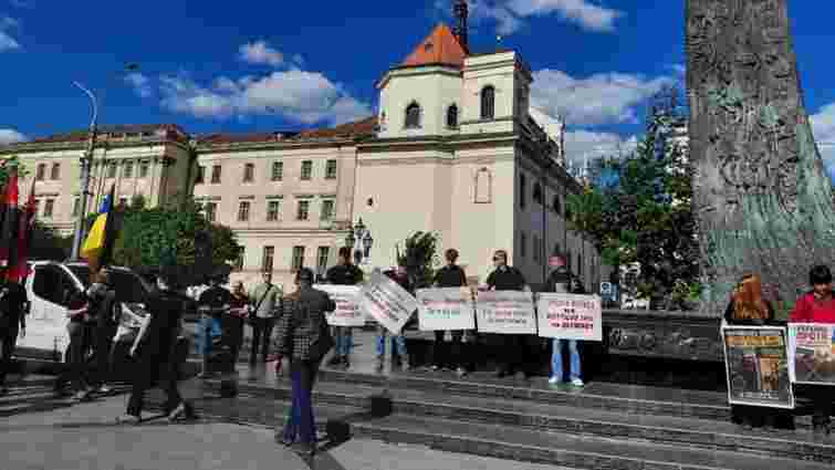 У центрі Львова відбувся нечисленний мітинг проти трудових мігрантів