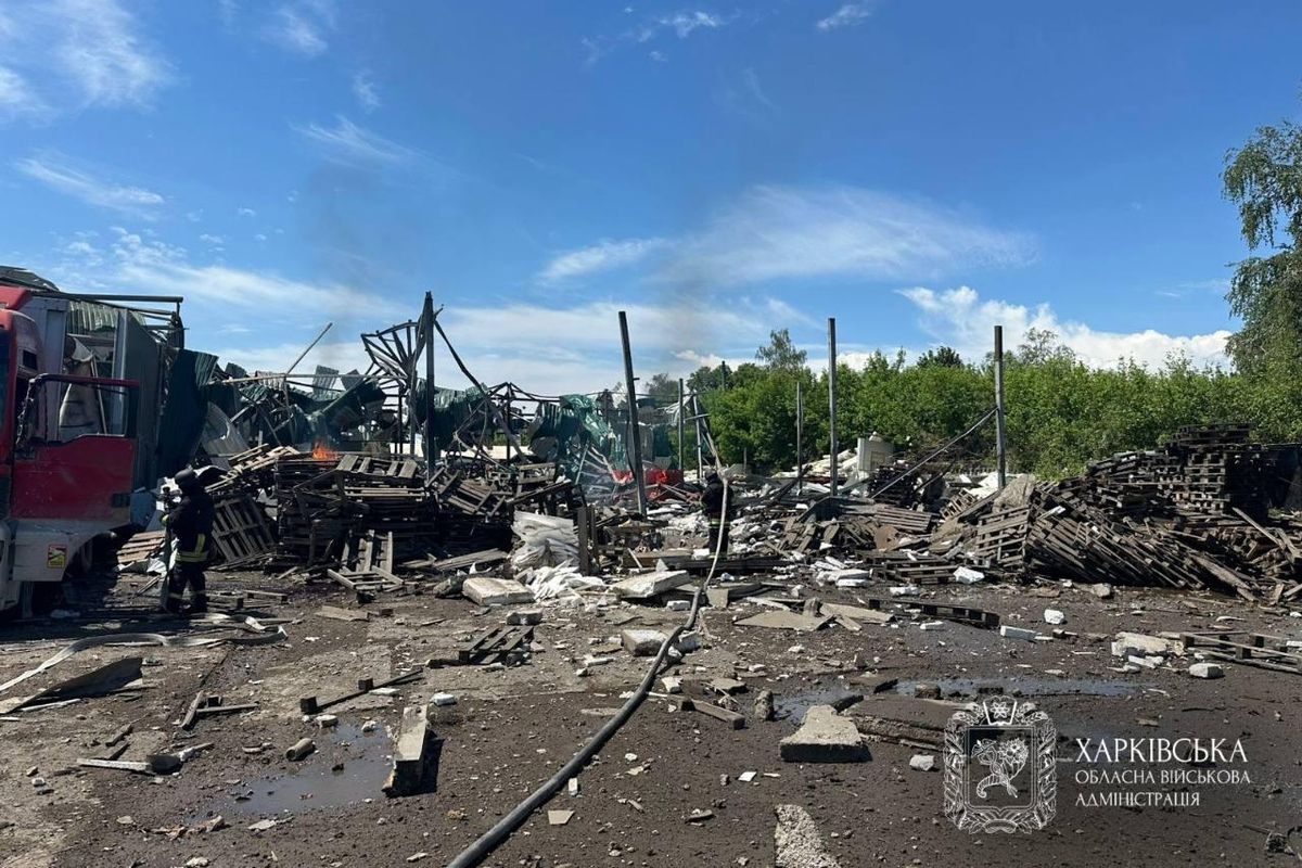 Росіяни вдарили по цивільному підприємству на Харківщині, є загиблі та багато постраждалих